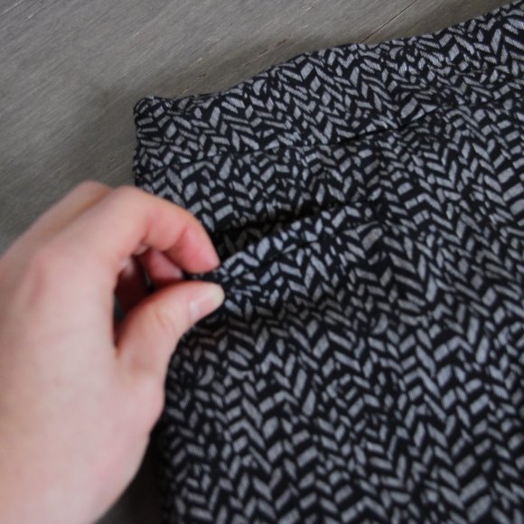 Renuar Black & Gray Patterned Skort - Picture 3 of 9